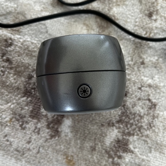 IHome Round Portable Speaker - Picture 5 of 6